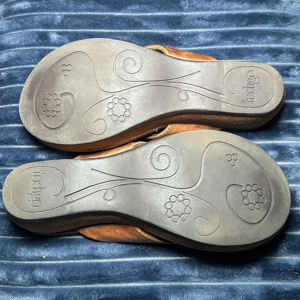 Indigo by Clarkes size 5 leather embroidered floral platform wedge thong shoes